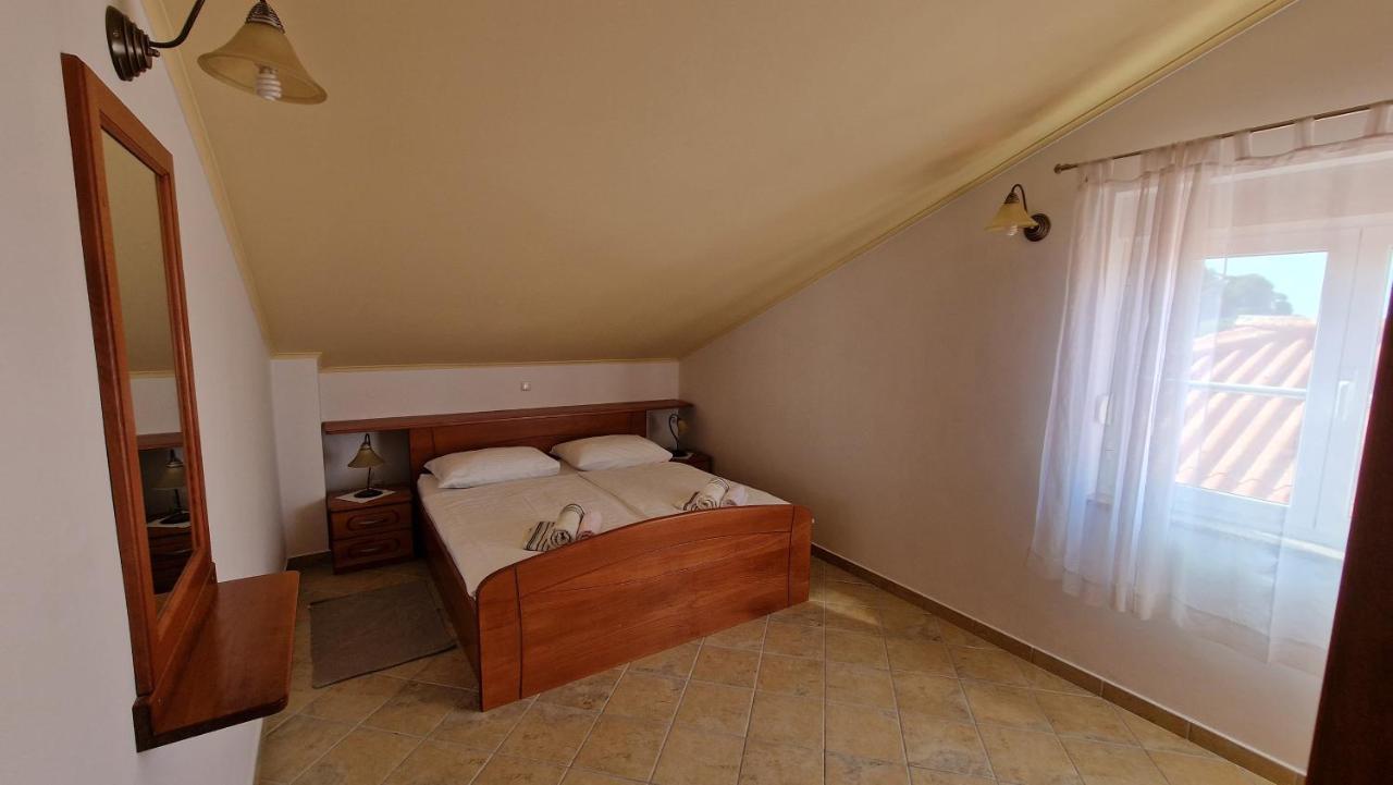 Appartamento Haus Anica Rab Town Esterno foto