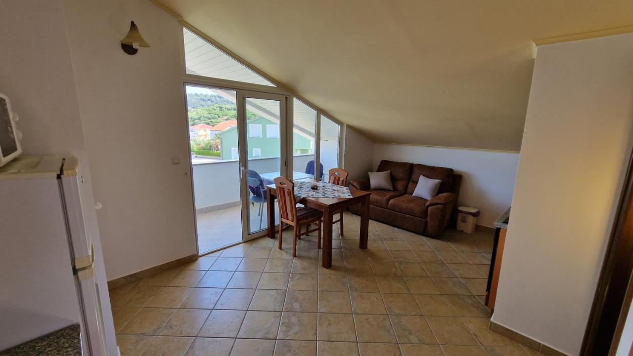 Appartamento Haus Anica Rab Town Esterno foto