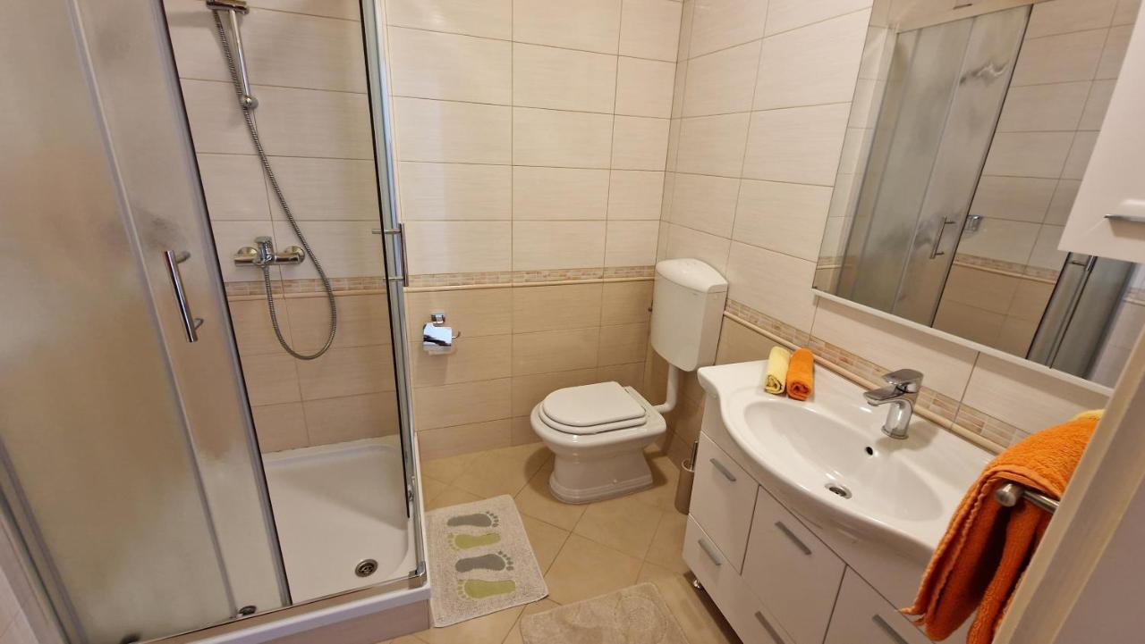 Appartamento Haus Anica Rab Town Esterno foto
